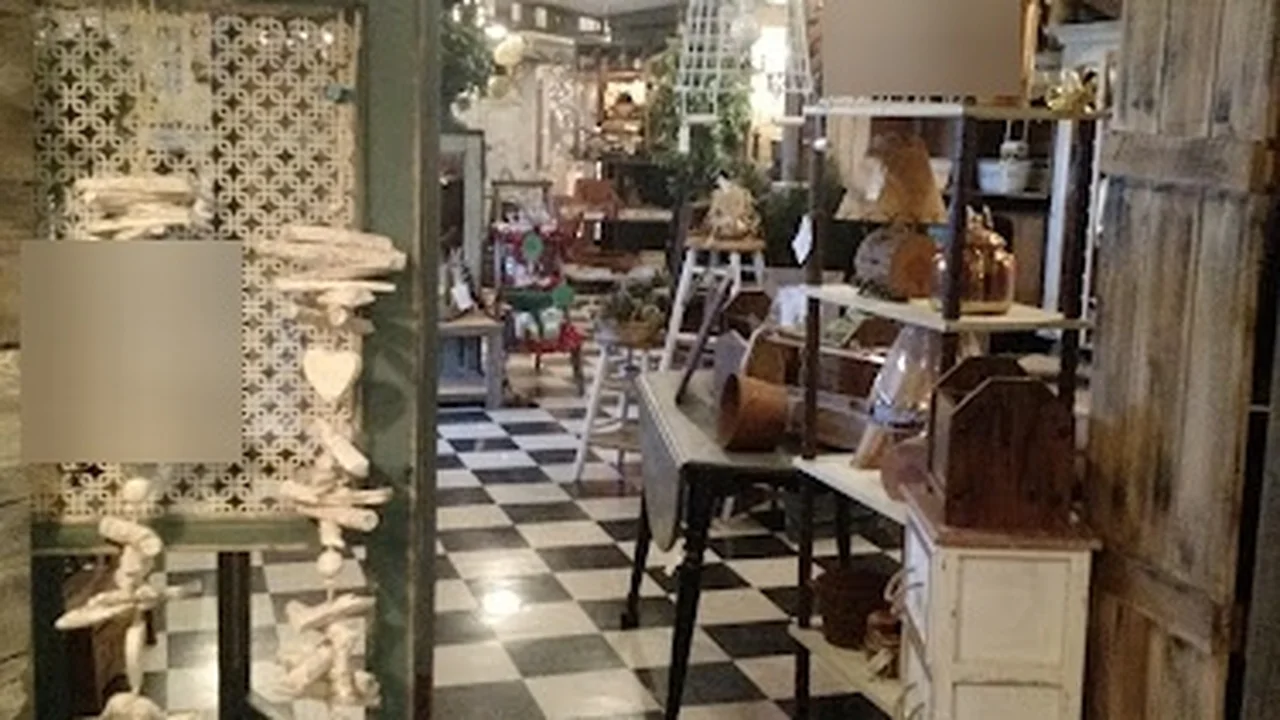 Consignment store in Shingle Springs, California: Under The Arbor