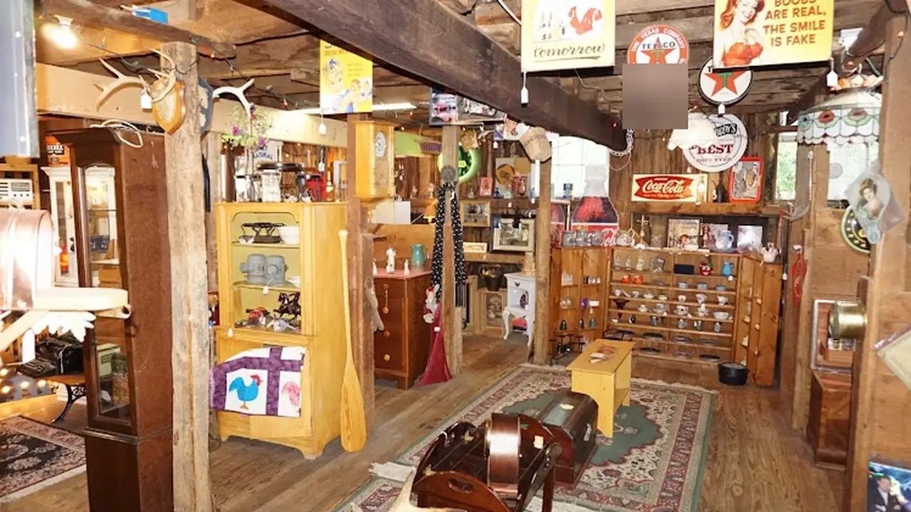 Consignment store in Douglassville, Pennsylvania: Under The Sun