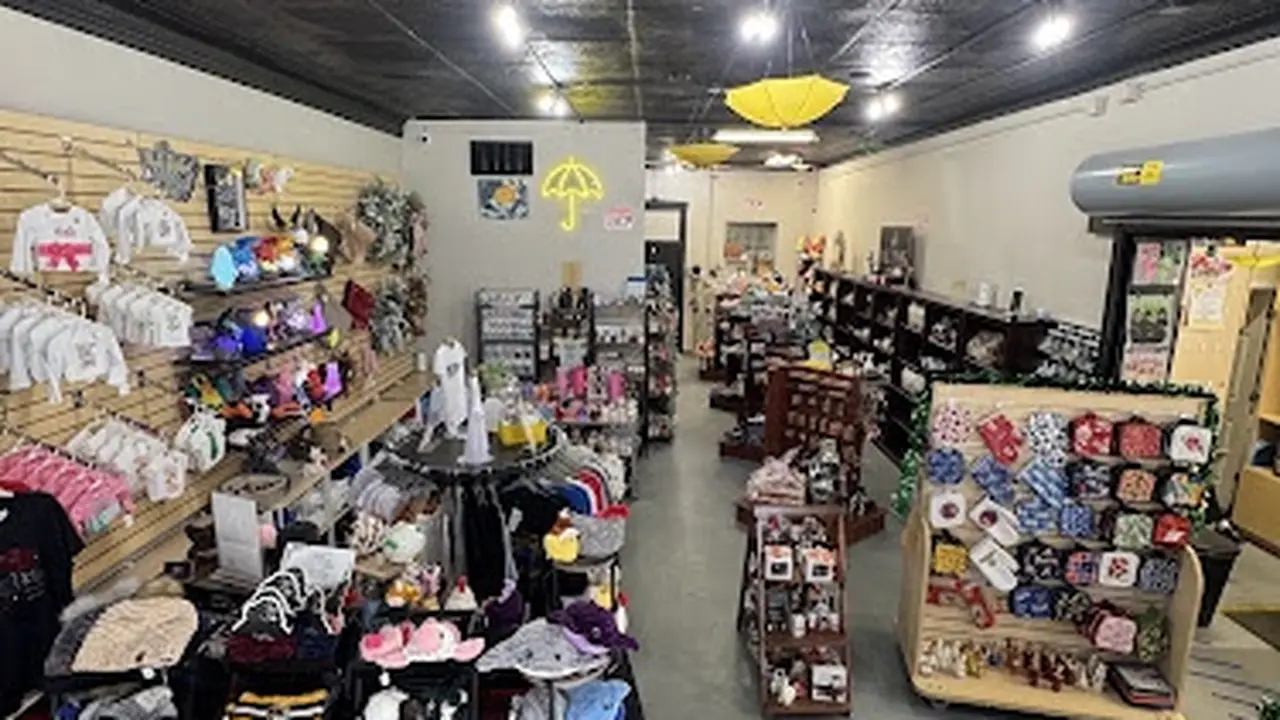 Consignment store in St Charles, Missouri: Under The Yellow Umbrella