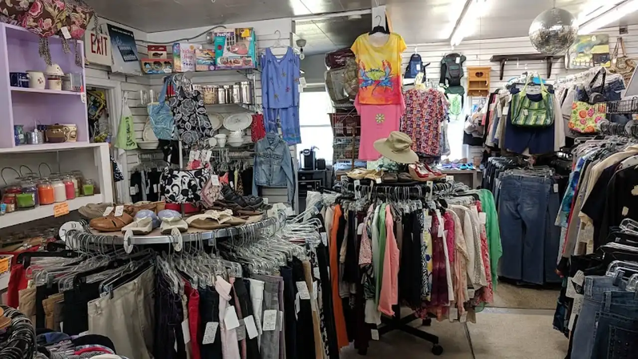 Consignment store in West Townsend, Massachusetts: Unique Boutique