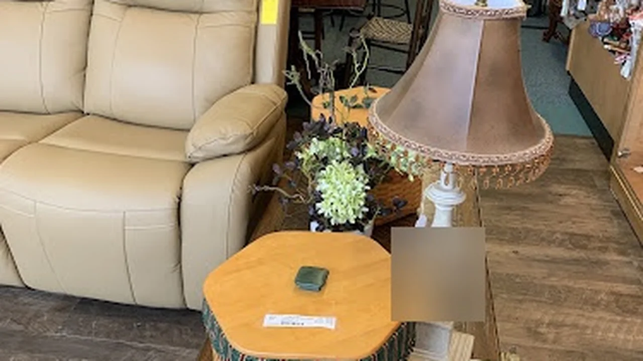 Consignment store in East York, Pennsylvania: Unique Decor & Consign