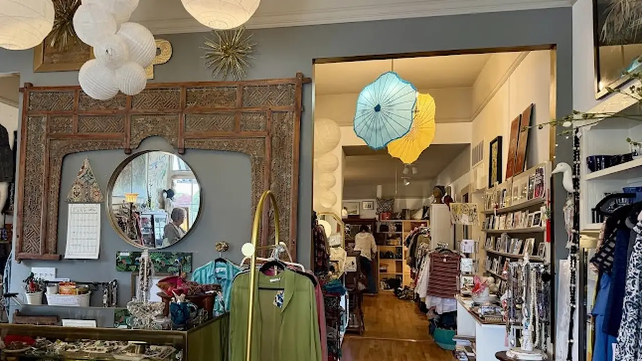 Consignment store in Port Townsend, Washington: Uptique