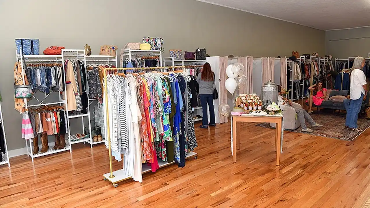 Consignment store in Morganton, North Carolina: Uptown Consignment