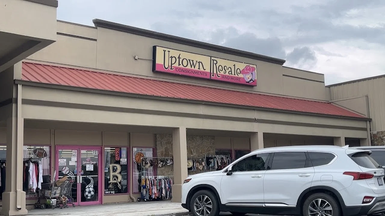 Consignment store in Broken Arrow, Oklahoma: Uptown Resale & Consignments