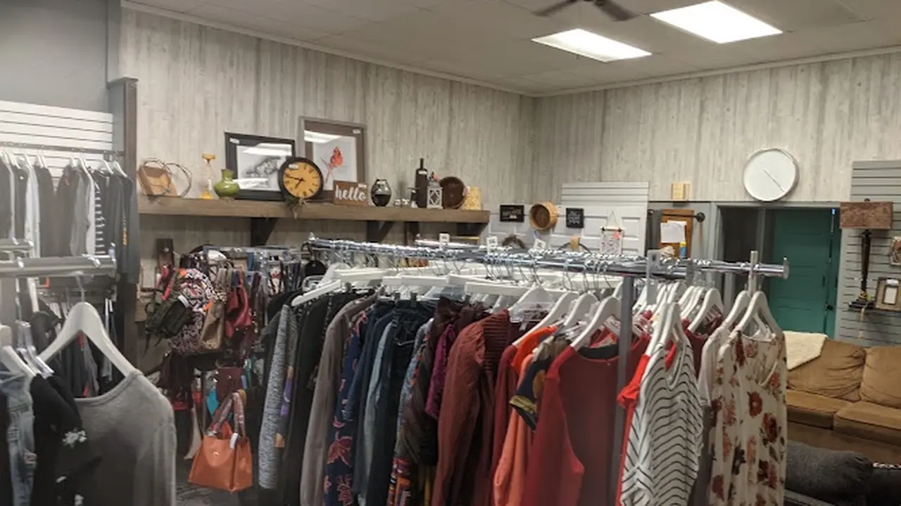 Consignment store in Sheldon, Iowa: Uptown Threads, A Consignment Boutique