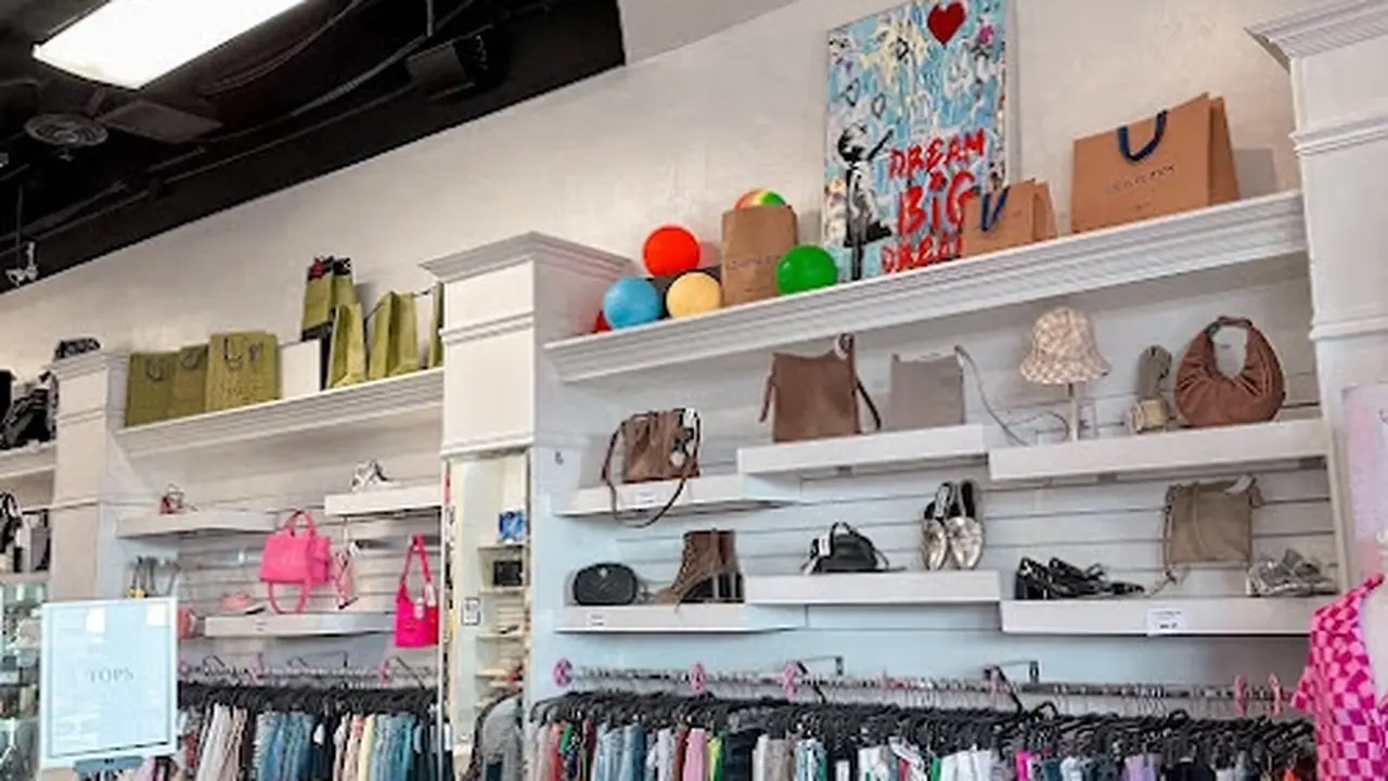 Consignment store in Scottsdale, Arizona: Urban Exchange