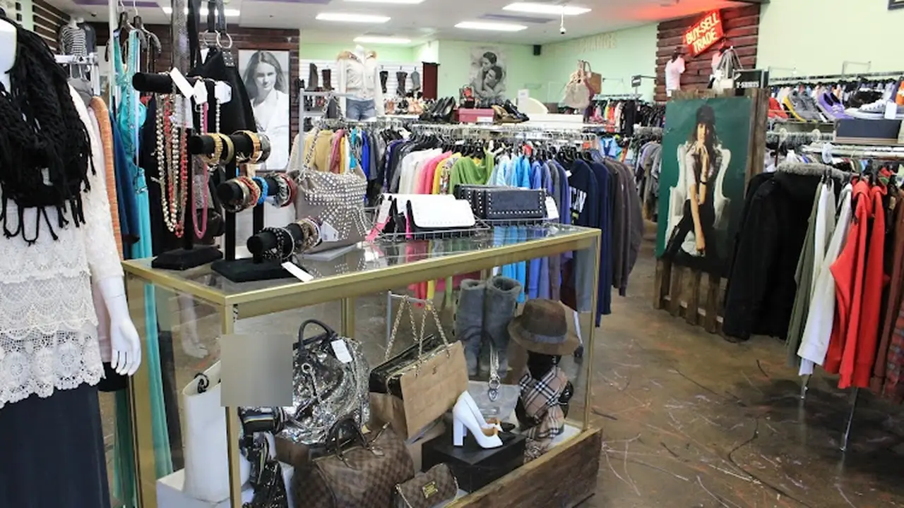 Consignment store in Temecula, California: Urban Exchange