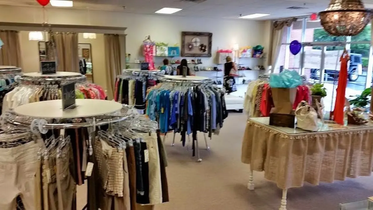 Consignment store in Woodstock, Georgia: Urban Renewal Woodstock