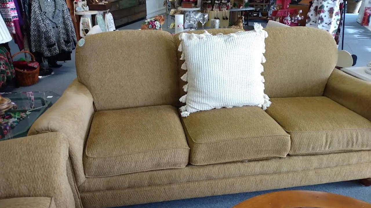 Consignment store in Warrenton, Missouri: USA Resale Warrenton