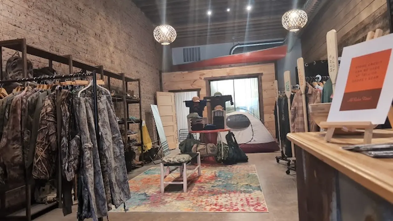 Consignment store in Tellico Plains, Tennessee: Used Canoe
