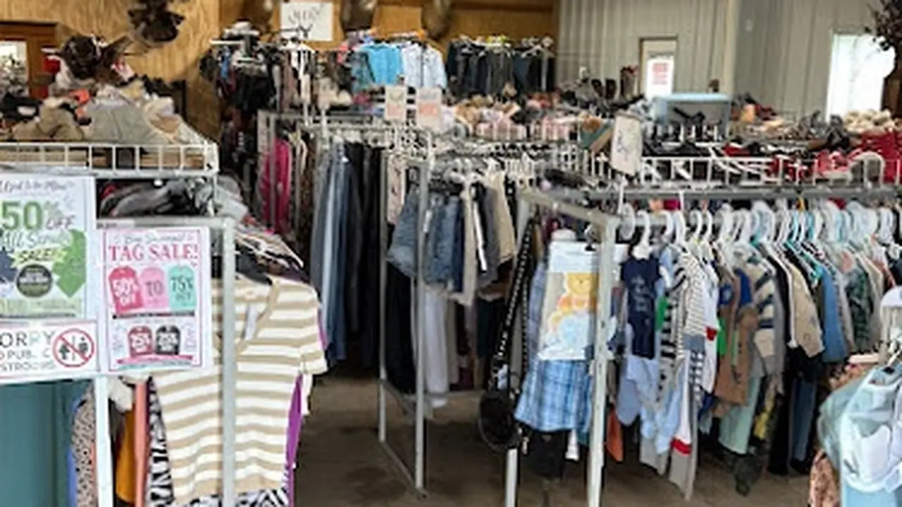 Consignment store in Greenbrier, Arkansas: Used to be mine consign
