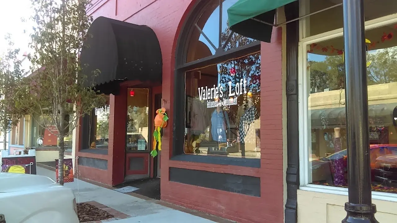 Consignment store in Alachua, Florida: Valerie's Loft