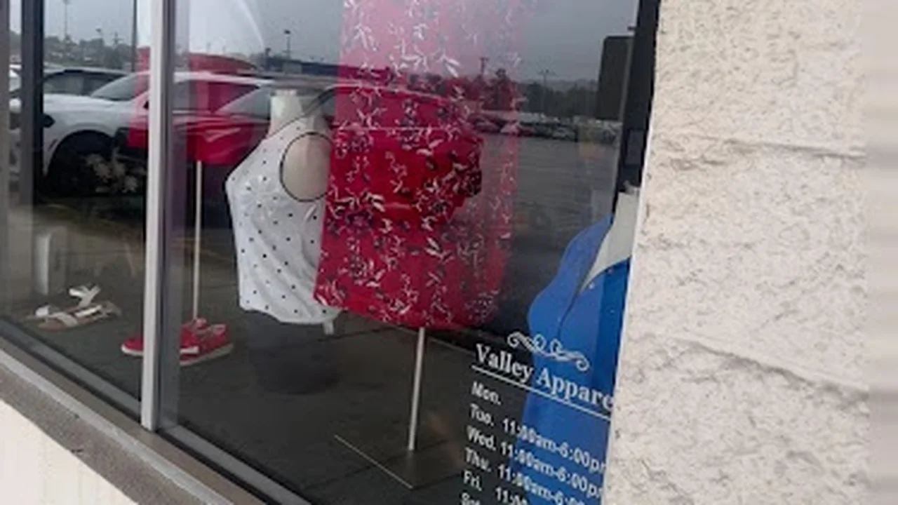 Consignment store in Hurricane, West Virginia: Valley Apparel & Venue