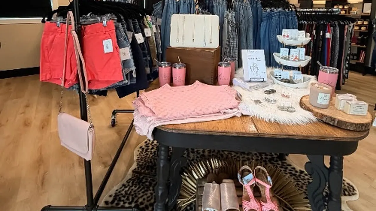 Consignment store in Kewaskum, Wisconsin: Velvet Revival