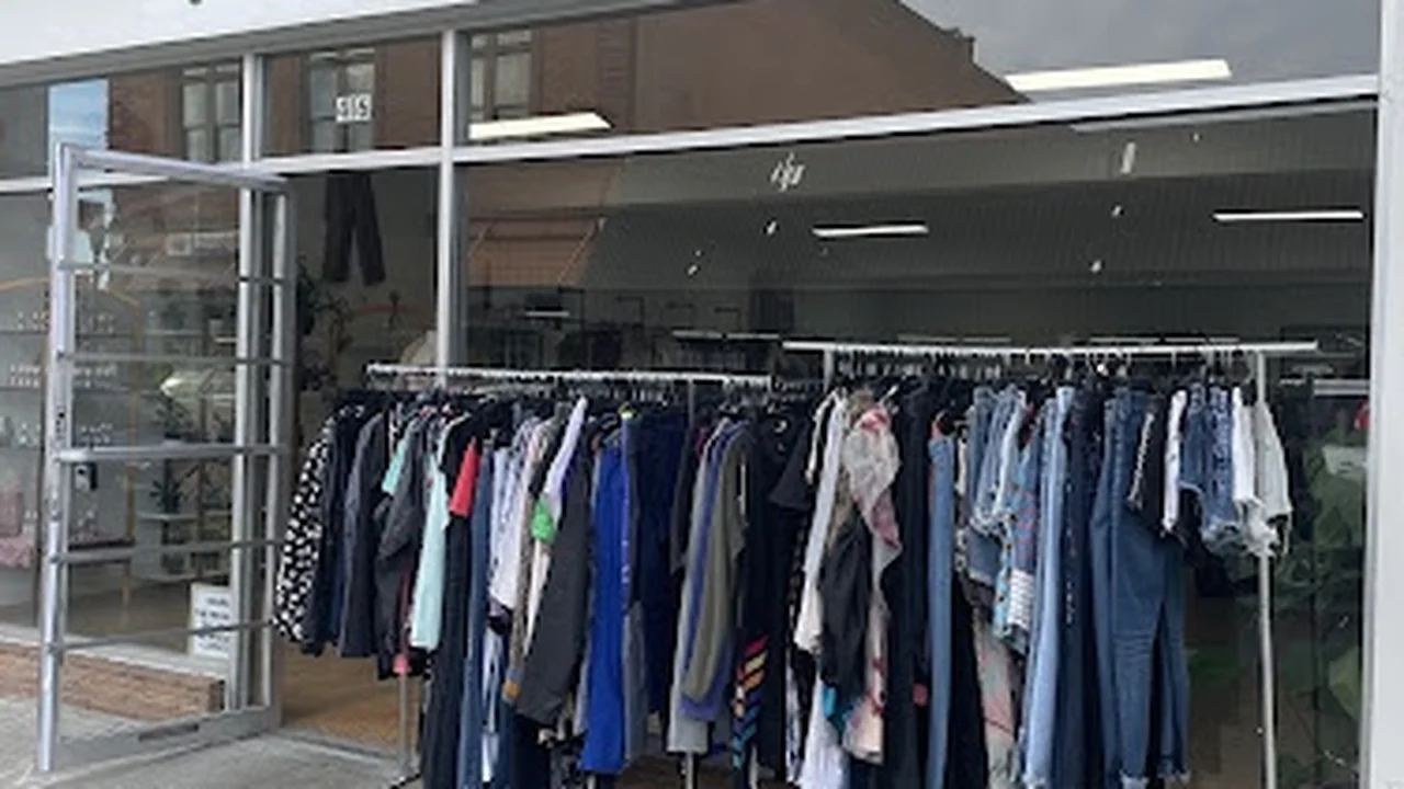 Consignment store in The Dalles, Oregon: Vibe Consignment