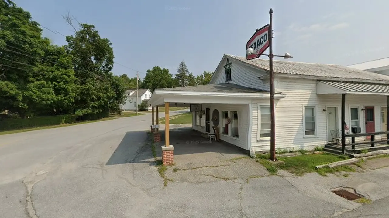 Consignment store in Orwell, Vermont: Village Beginagains