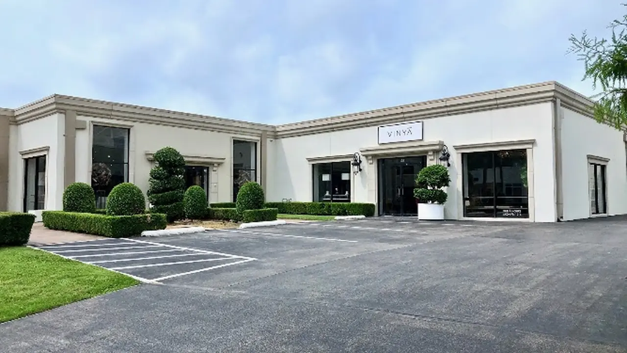 Consignment store in Dallas, Texas: Vinyā
