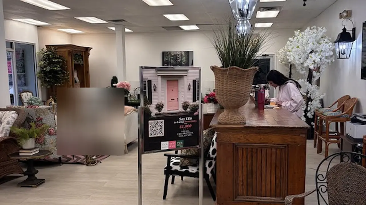 Consignment store in Cleveland, Ohio: VNTG Home