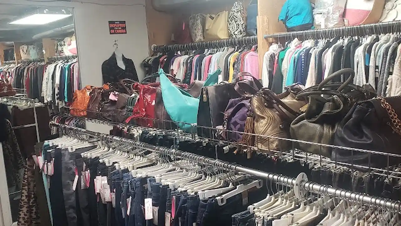 Consignment store in Baltimore, Maryland: Vogue Revisited
