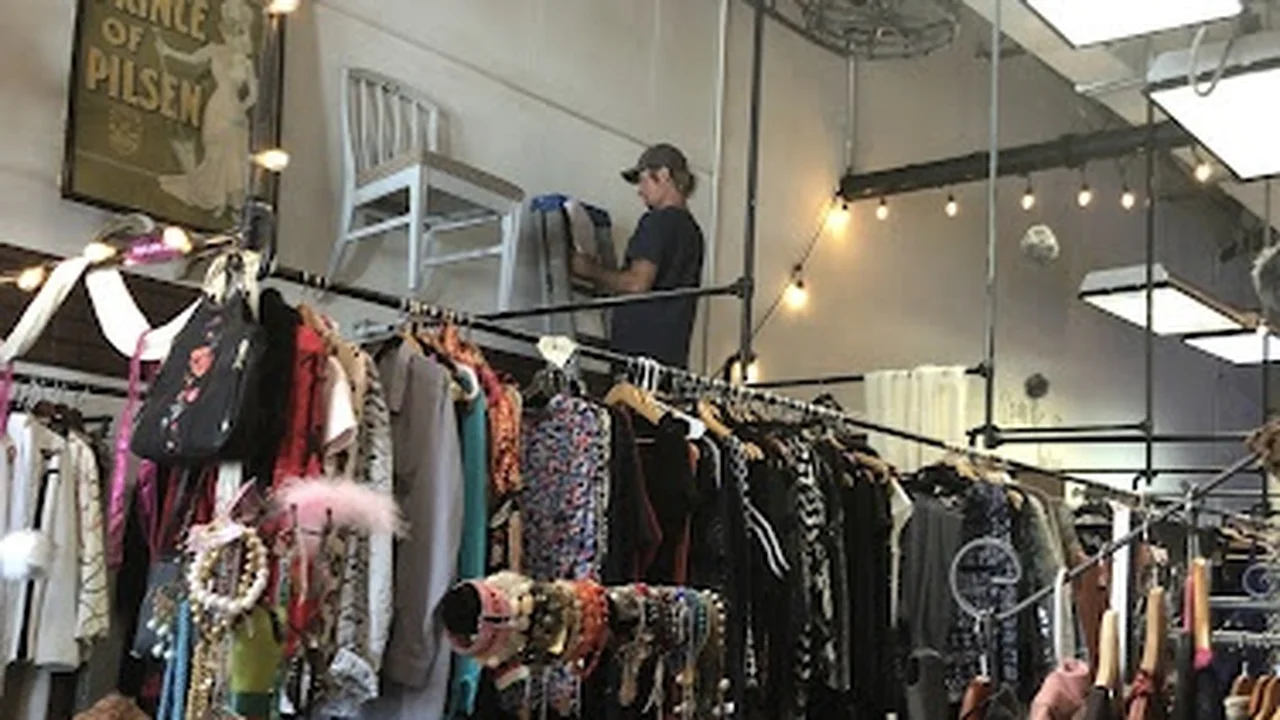 Consignment store in Indian Harbour Beach, Florida: Vogue Vault