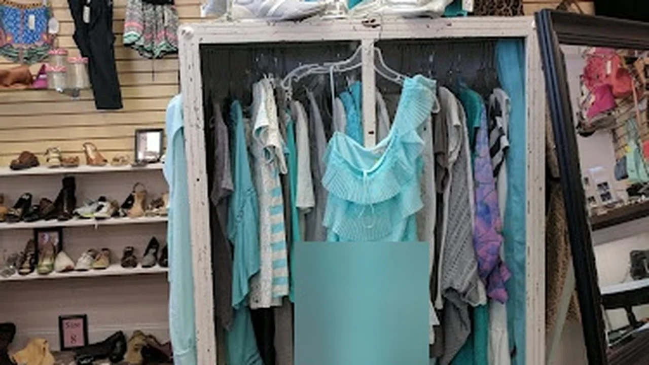 Consignment store in Erlanger, Kentucky: Walk In Closet