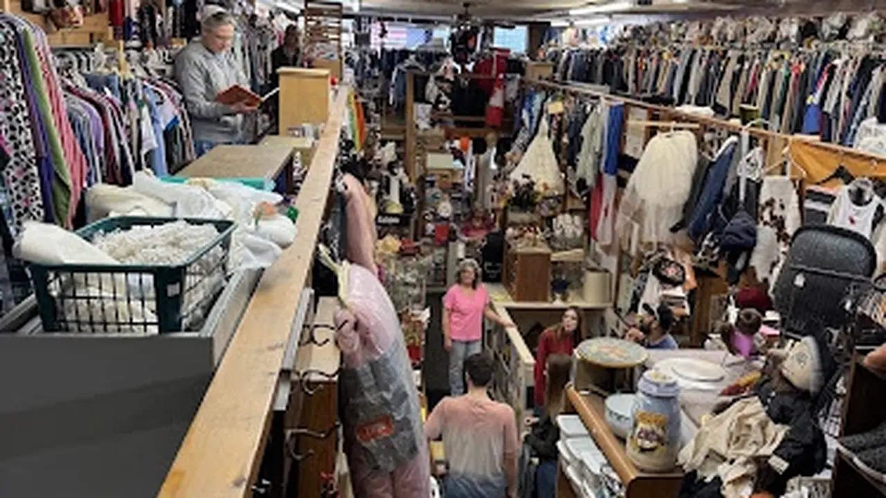 Consignment store in Cambridge Springs, Pennsylvania: Walkers Buttons & Bows