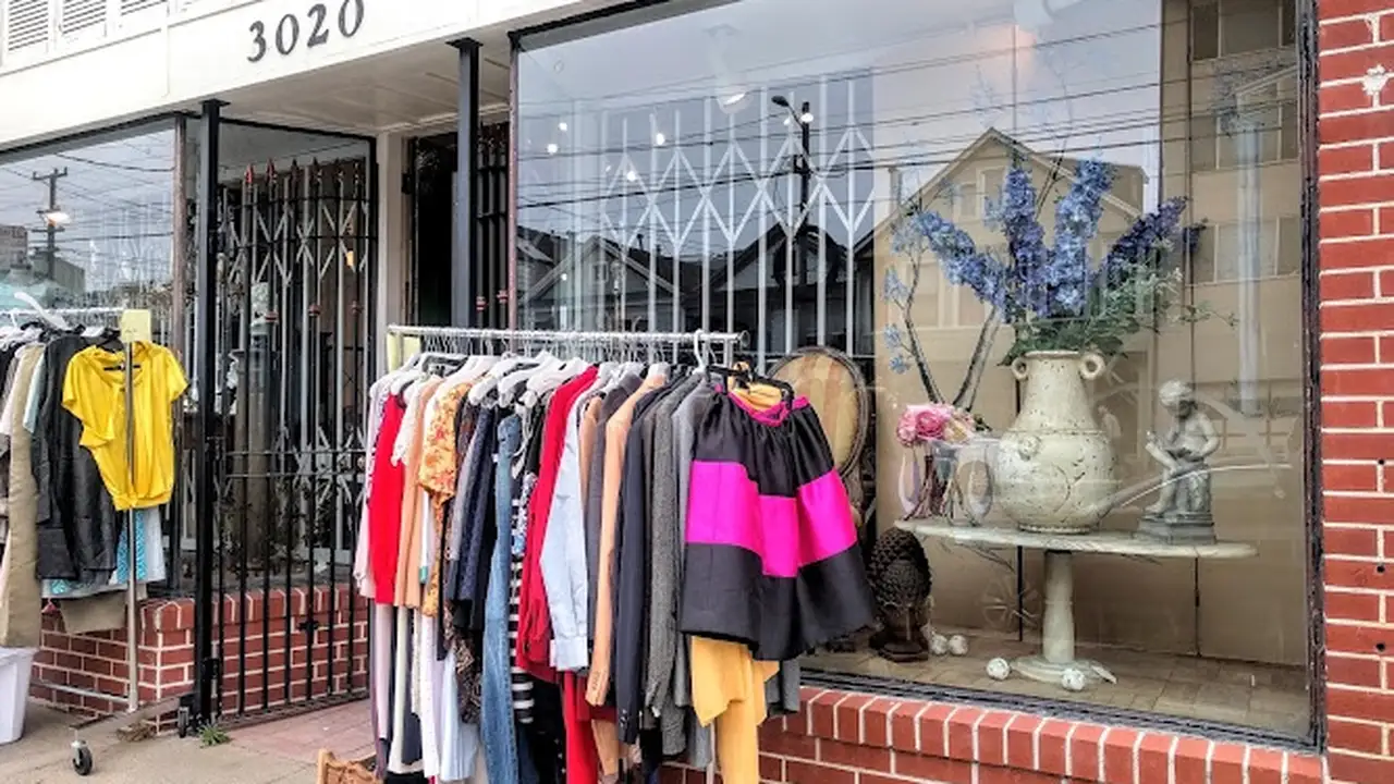 Consignment store in San Francisco, California: Warren Home Consignment (Appointment-only)