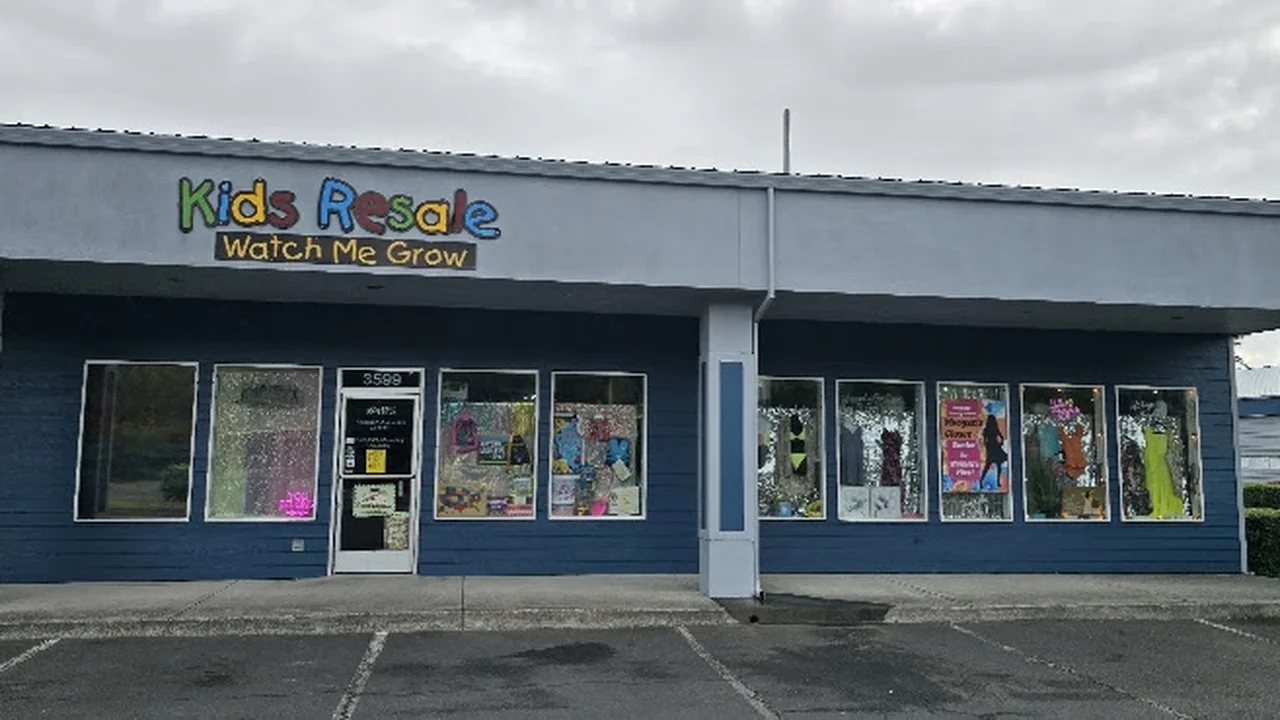 Consignment store in Gearhart, Oregon: Watch Me Grow