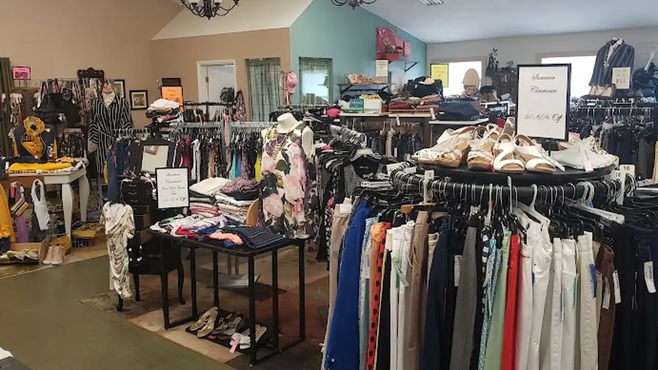 Consignment store in Morgantown, West Virginia: Wear and Ware It Again
