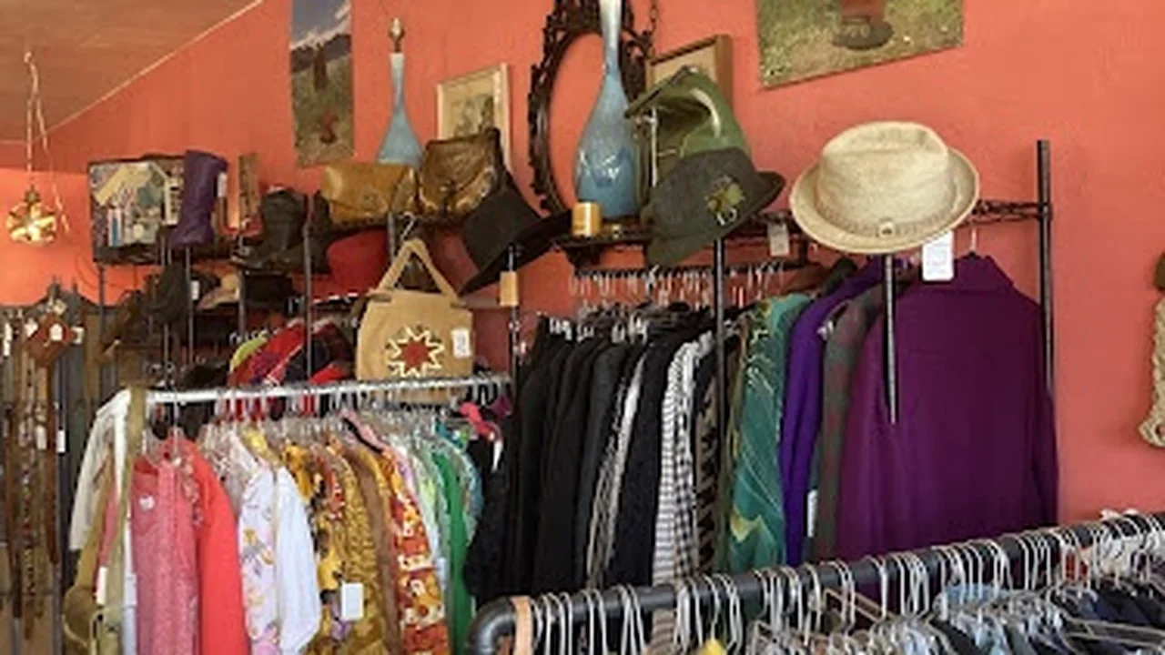 Consignment store in San Diego, California: Wear I Used to Hang