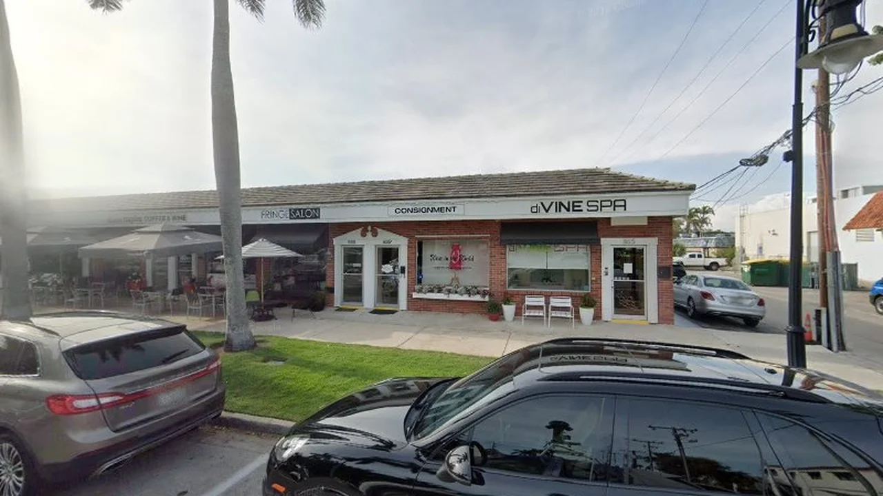 Consignment store in Naples, Florida: Wear in the World