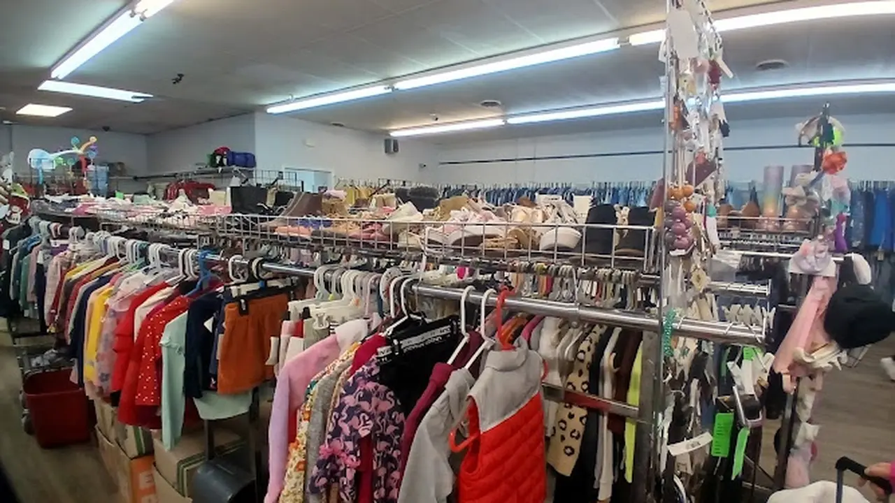 Consignment store in Bremen, Georgia: Wear Me Again