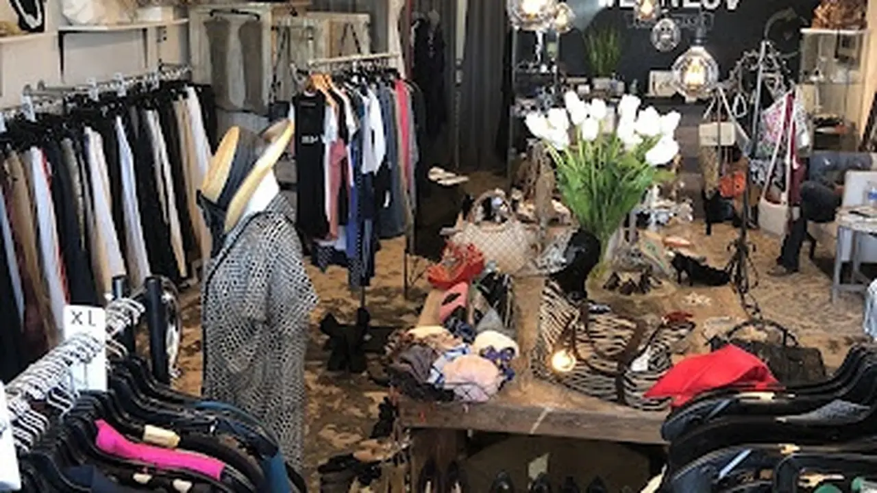 Consignment store in North Palm Beach, Florida: Wearluv Consignment