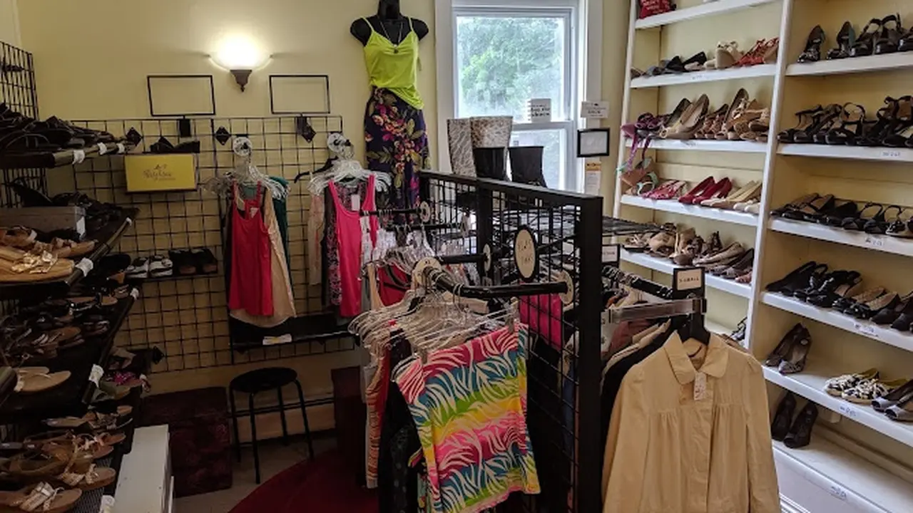 Consignment store in Bedford, Massachusetts: Wearovers