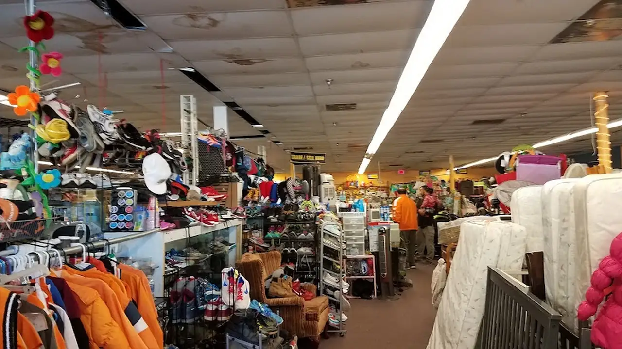 Consignment store in Knoxville, Tennessee: Wee Care Shoppe