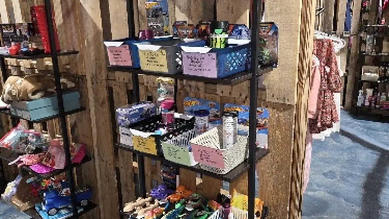 Consignment store in Centre, Alabama: Weiss Lake Emporium