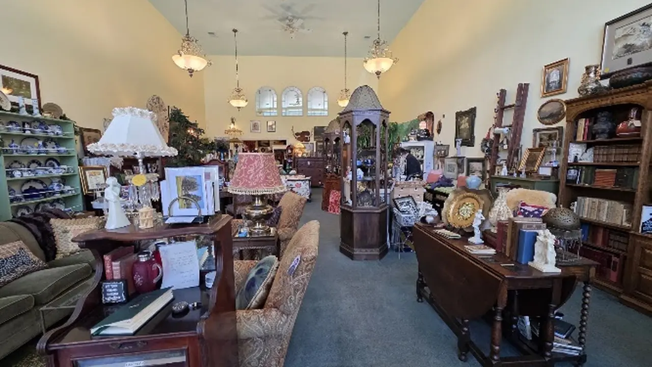 Consignment store in Ferndale, California: West Farthing