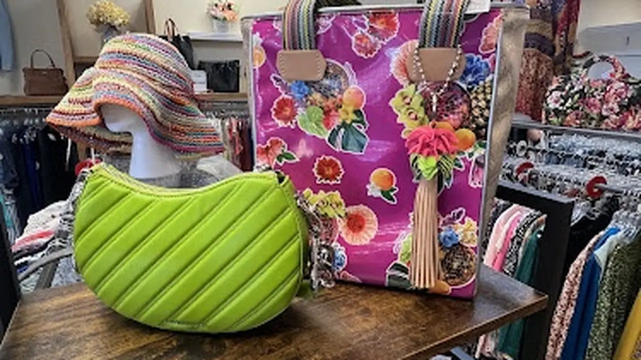 Consignment store in Albuquerque, New Mexico: What Goes Around...A Consignment Boutique