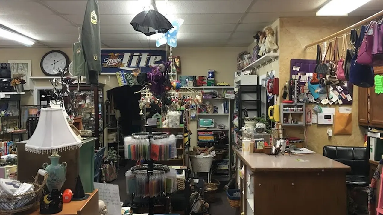 Consignment store in Eagle River, Alaska: Whatnot Consignments