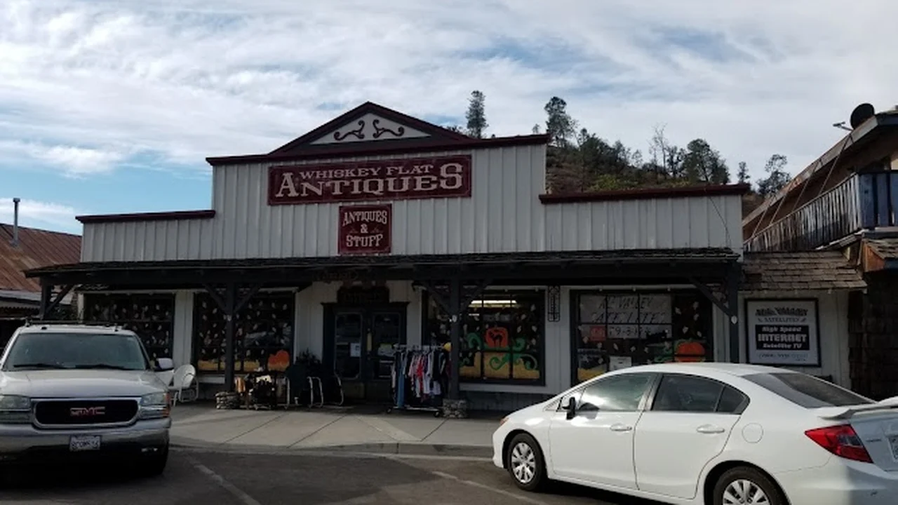 Consignment store in Kernville, California: Whiskey Flat Antiques & Gifts