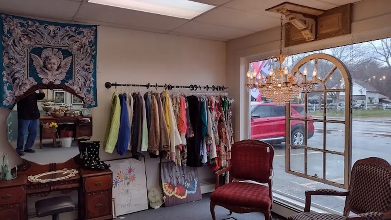 Consignment store in Chepachet, Rhode Island: Whisky Pearl
