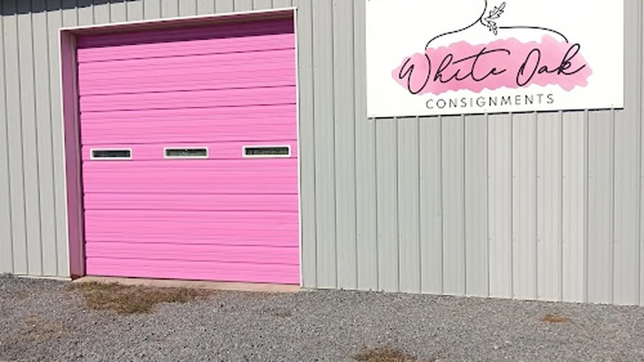Consignment store in Inwood, West Virginia: White Oak Consignments
