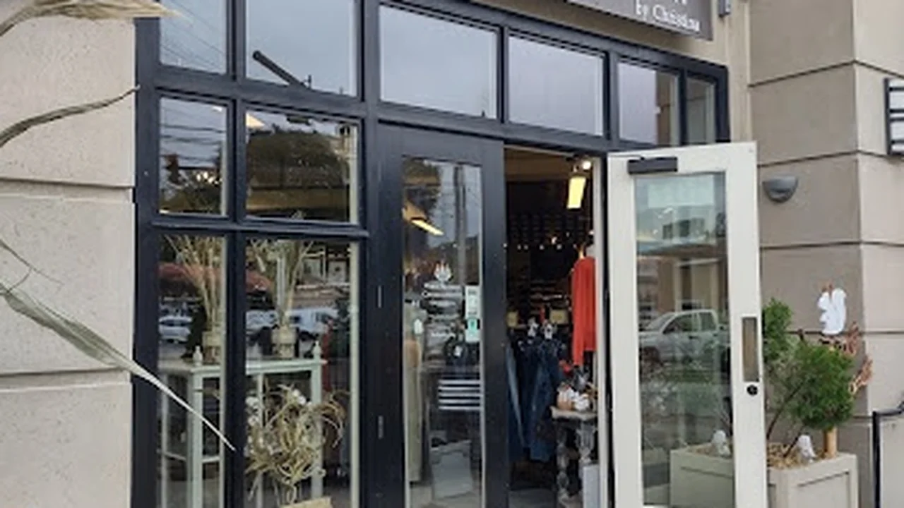 Consignment store in Brevard, North Carolina: White Squirrel Consignment by Christina