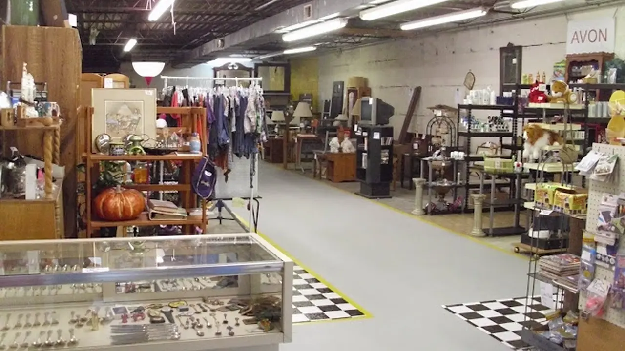 Consignment store in Blue Springs, Missouri: Whizcows Bazaar