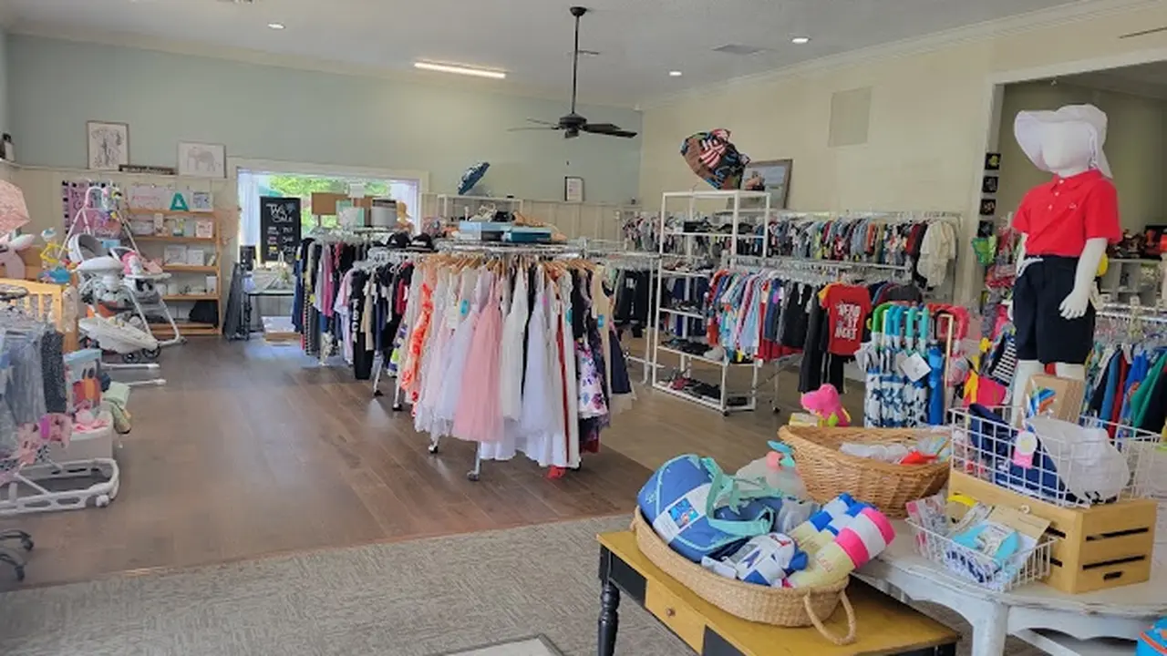 Consignment store in Fernandina Beach, Florida: Wiggle Worms