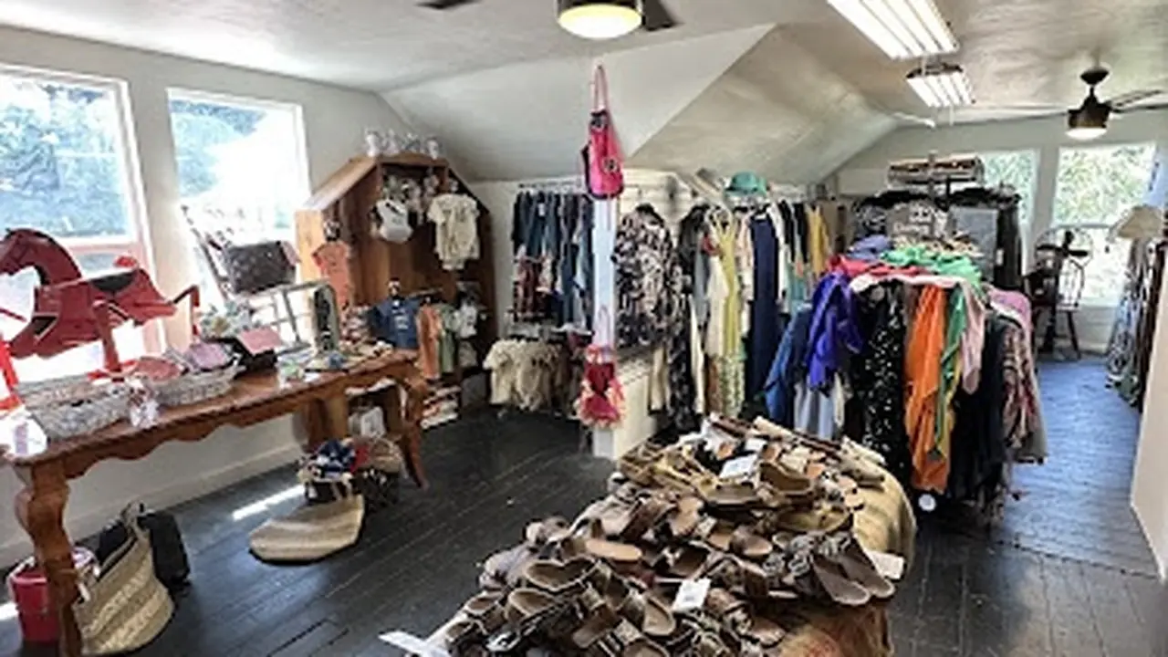 Consignment store in Chino Valley, Arizona: Wild Sage Antiques & Boutique