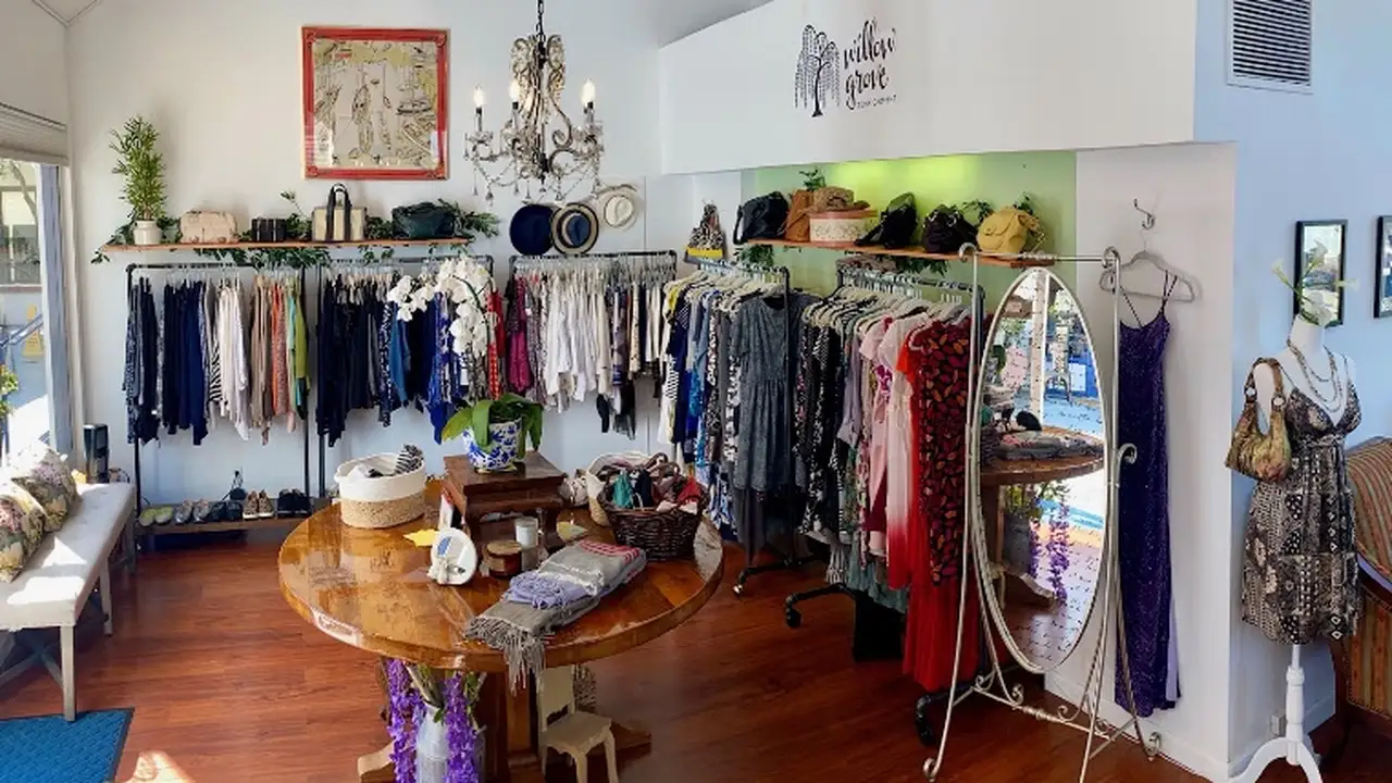 Consignment store in Sausalito, California: Willow Grove Consignment