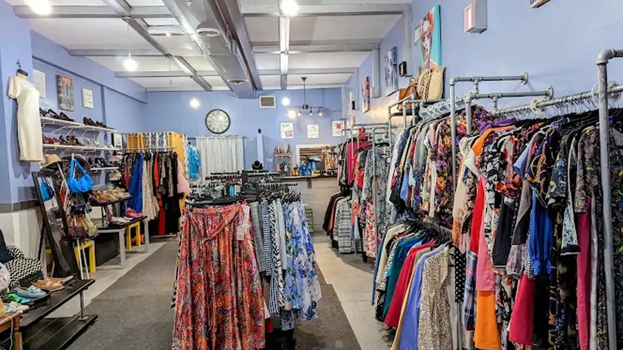 Consignment store in Chicago, Illinois: With You In Mind Resale Shoppe