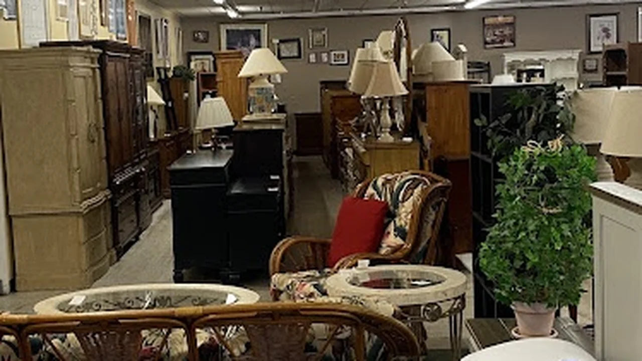 Consignment store in Lakeland, Florida: Wood World Furniture & furniture consignment