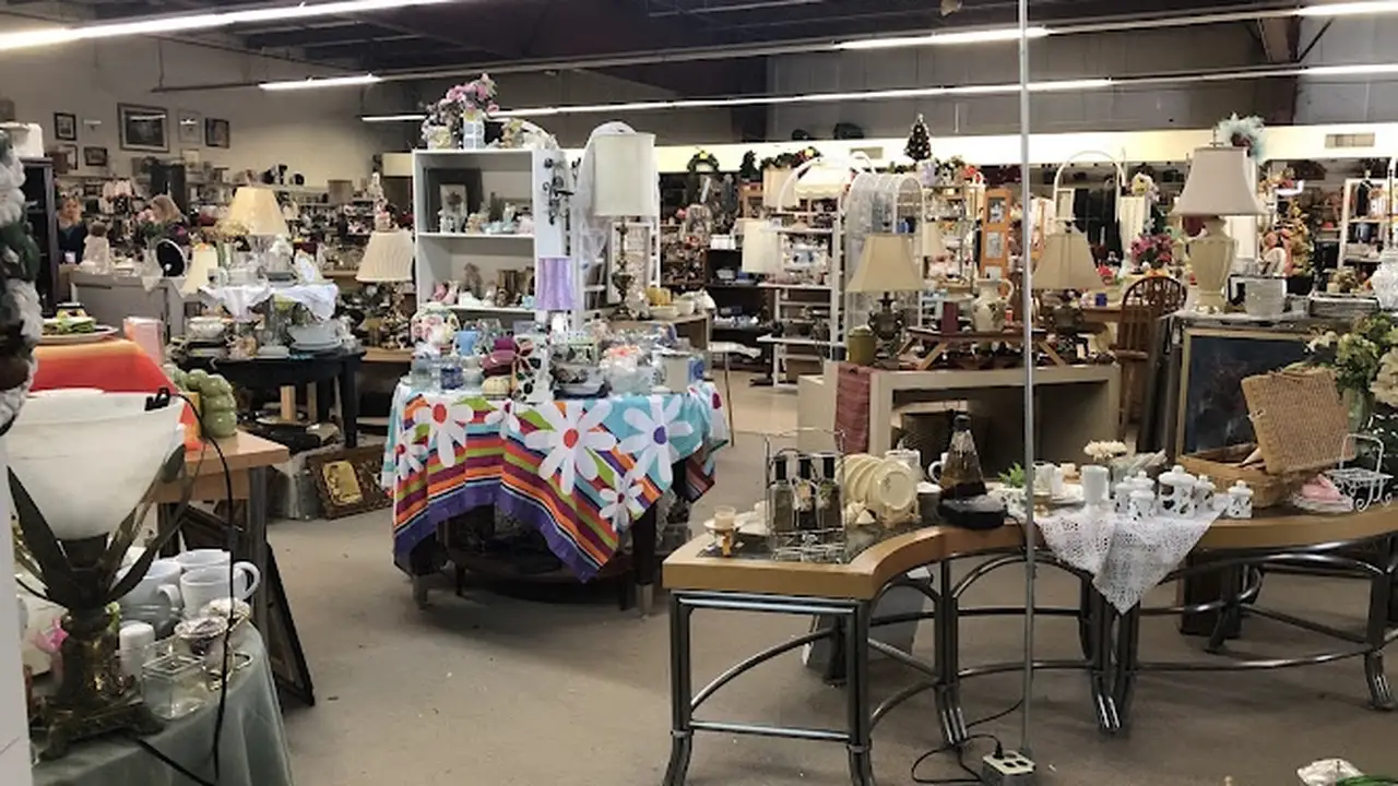 Consignment store in Evansville, Indiana: World Wide Missions Consignment Store